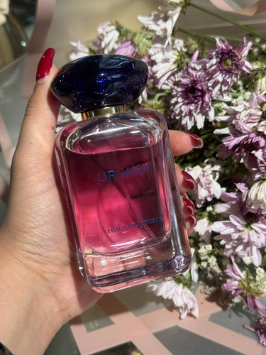 عطر ادکلن ادو پرفیوم فراگرنس ورد مدل UR WAY زنانه اورجینال