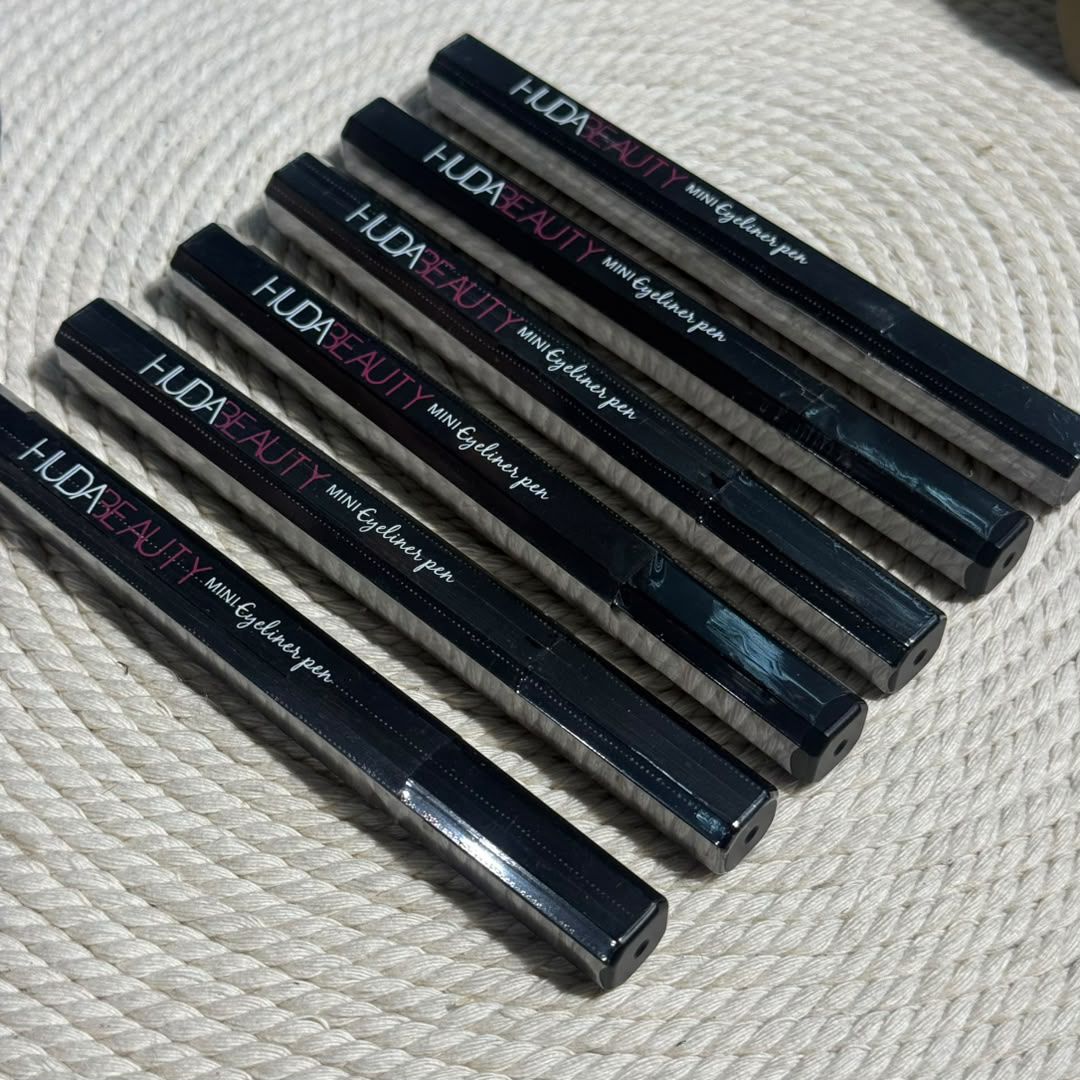 خط چشم ماژیکی مشکی هدی بیوتی Huda Beauty