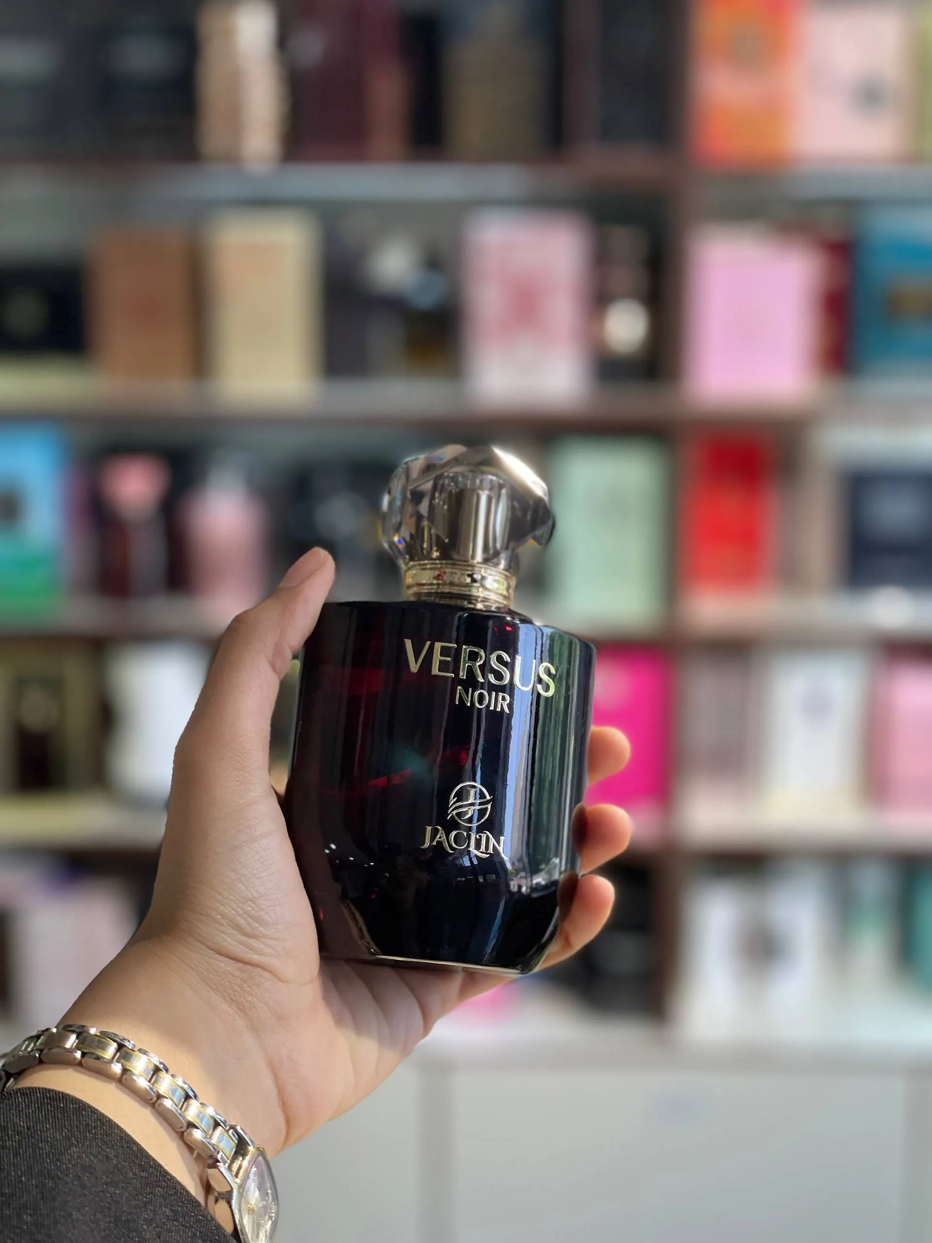 عطر ادکلن ژاکلین مدل ورسوس نویر 100 میل (Versus noir) زنانه اورجینال